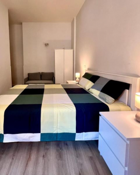 Lilia Charming Flat